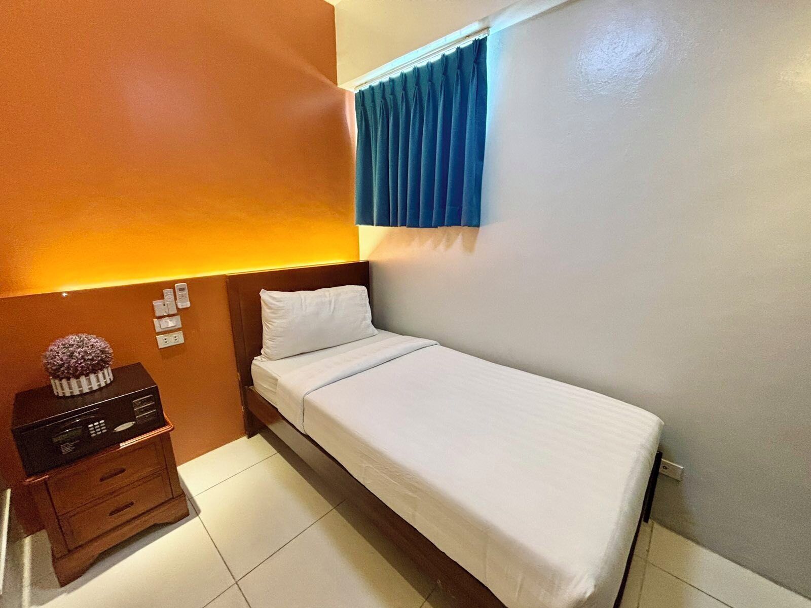 Standard Room, 1 Twin Bed | Desk, free WiFi, bed sheets