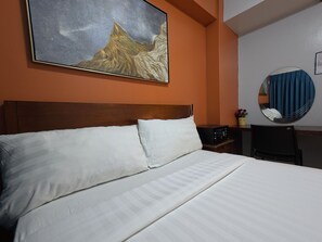 Deluxe Room | Desk, free WiFi, bed sheets - Pacific Park Hotel (Quezon City)