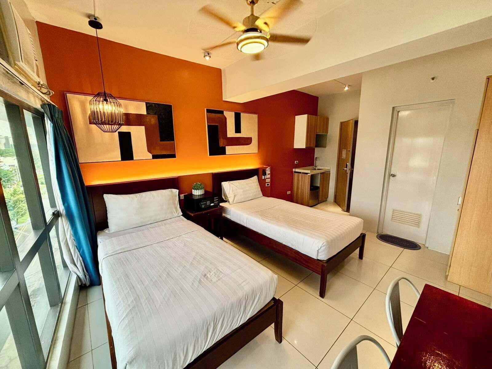 Deluxe Twin Room | Desk, free WiFi, bed sheets, wheelchair access