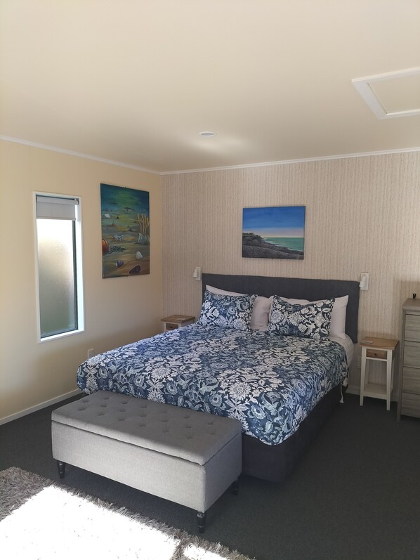 Stuga Comfort - havsutsikt (Adult Only) | Sängtillbehör av högsta kvalitet och värdeförvaringsskåp på rummet