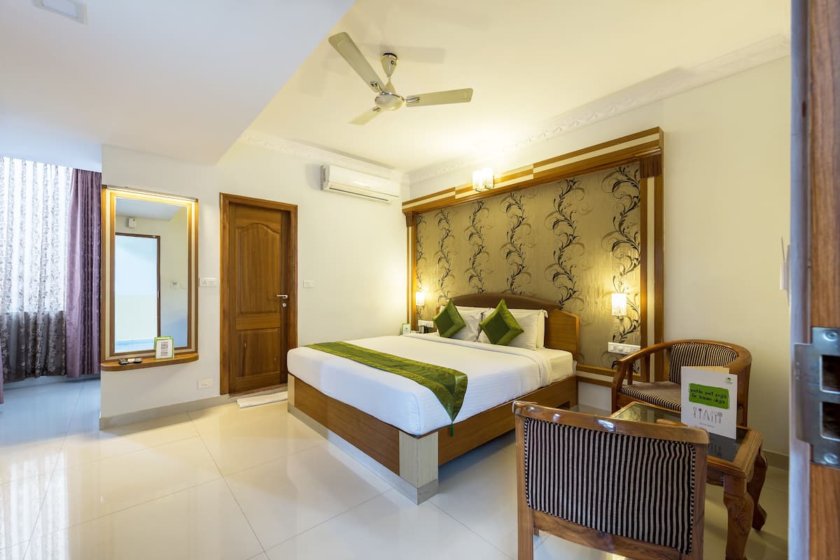 Standard Room | Desk, iron/ironing board, rollaway beds, free WiFi