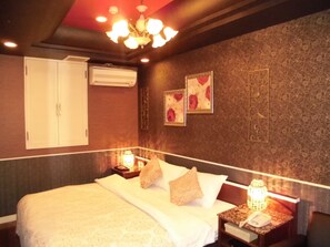 Chambre Double Standard (1 King Size Bed)