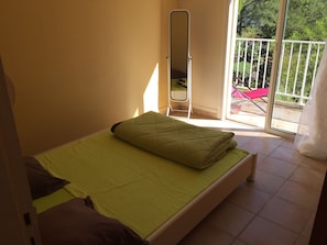 1 bedroom, free cots/infant beds, free WiFi