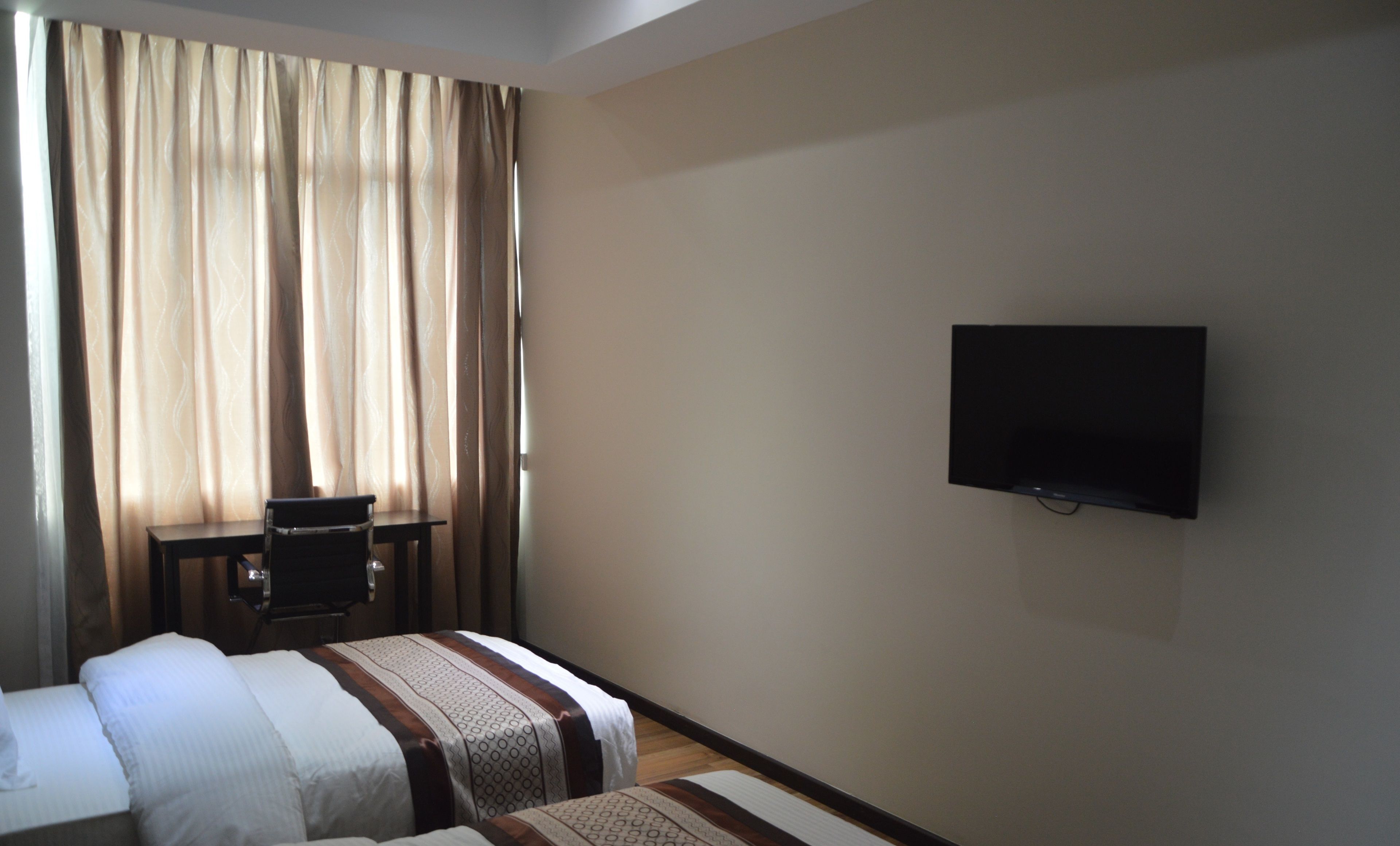 triple room | in-room safe, desk, iron/ironing board, free wifi