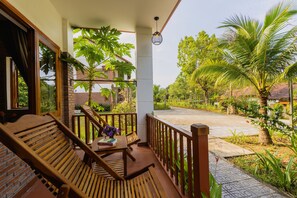 Deluxe Twin Room, Garden View | In-room safe, desk, laptop workspace, blackout drapes