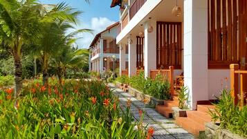 Zimmersafe, Schreibtisch, laptopgeeigneter Arbeitsplatz