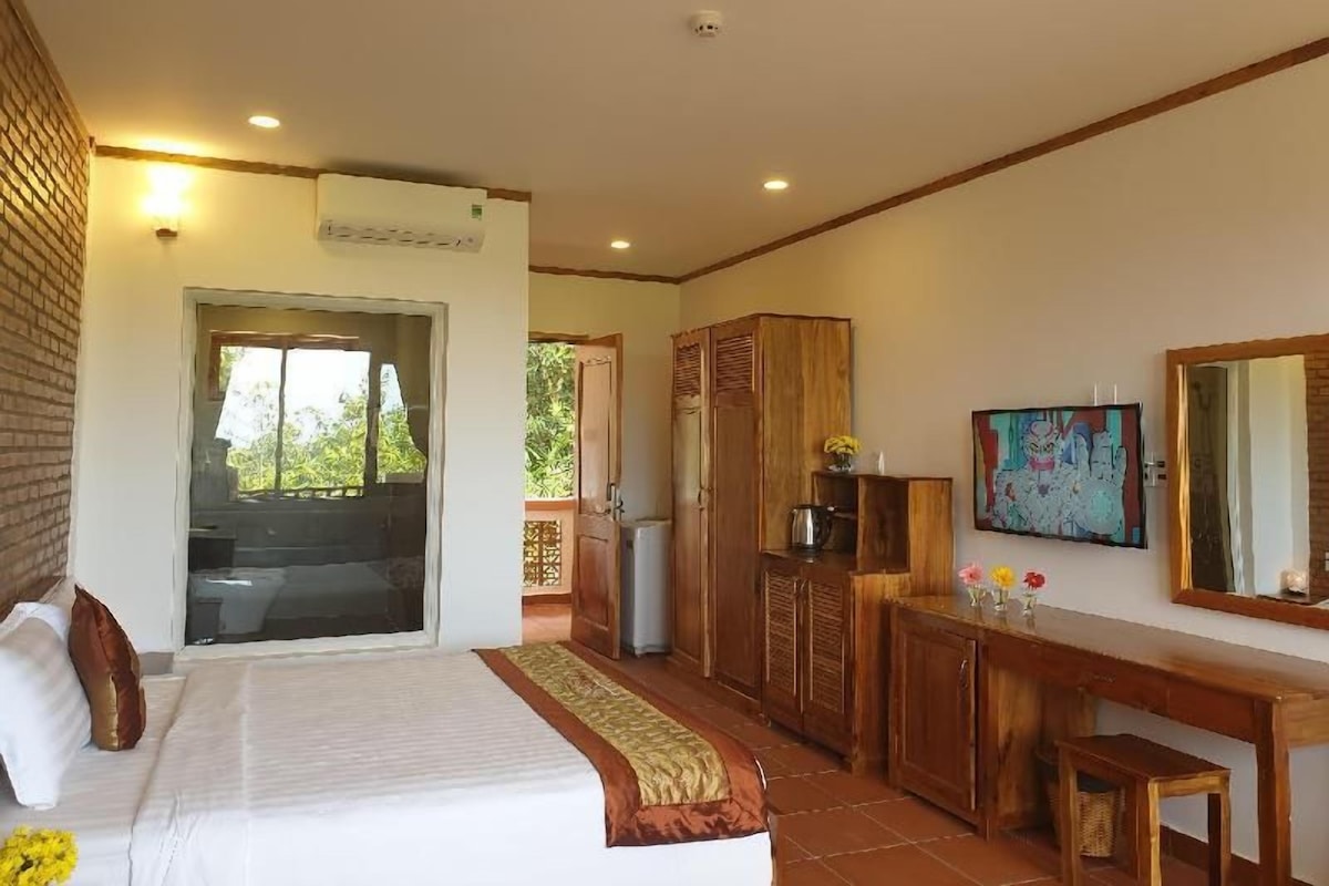 In-room safe, desk, laptop workspace, blackout curtains