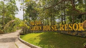 Mặt tiền nơi lưu trú
