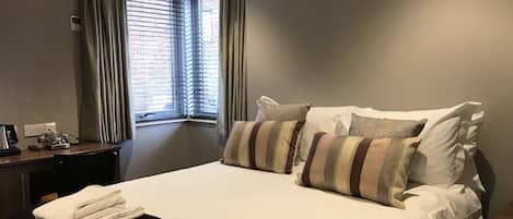 Deluxe Double Room, 1 Bedroom | Soundproofing, iron/ironing board, free WiFi