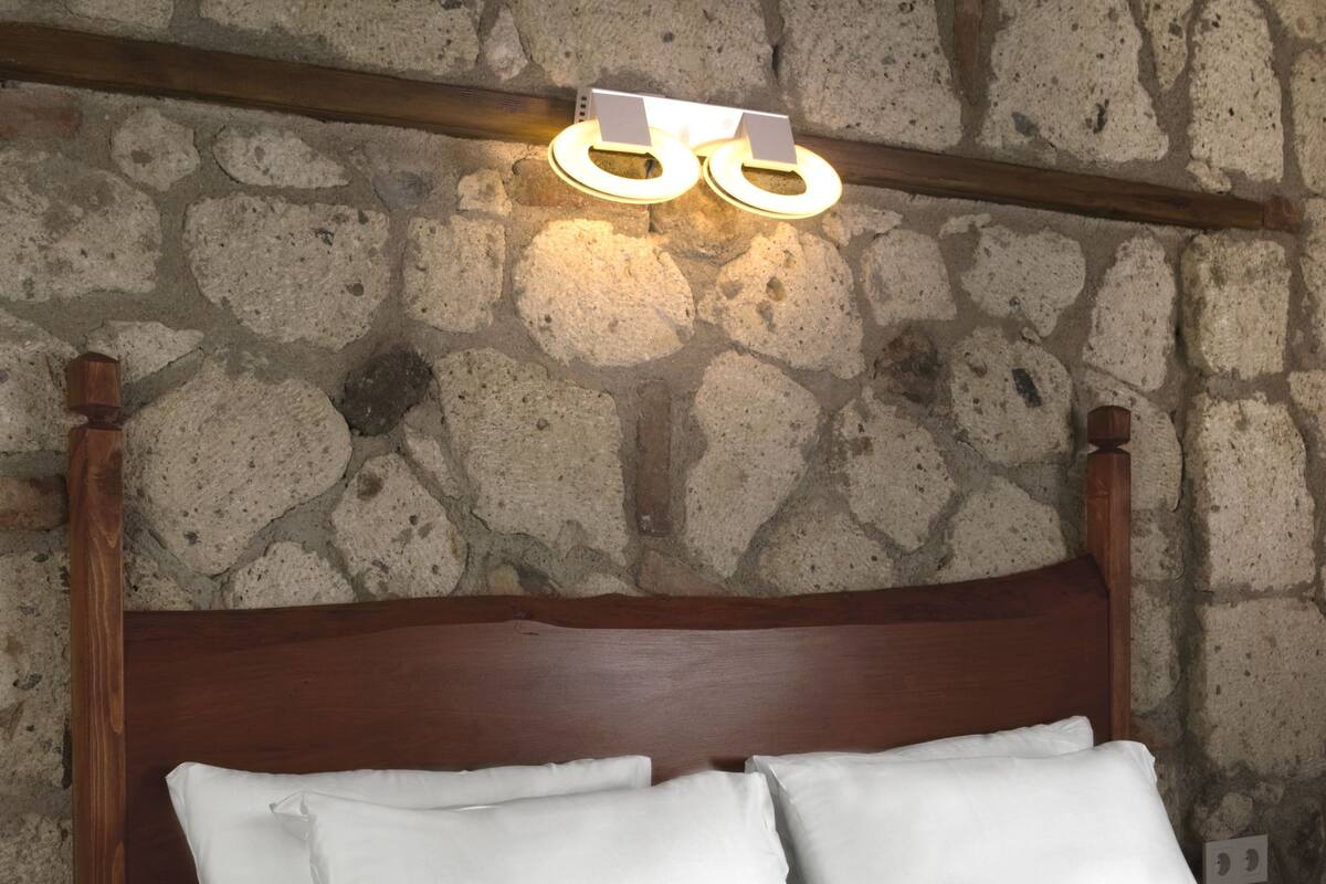 Premium bedding, minibar, desk, iron/ironing board (on request)