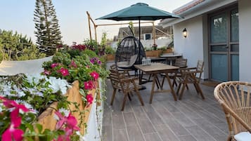 Romantic Single Room | Terrace/patio