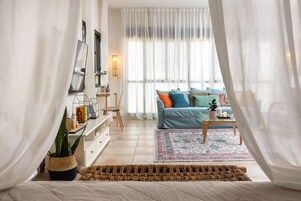 Decoración personalizada, muebles diferentes y escritorio 