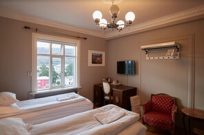 Roomy Double - Shared Bathroom