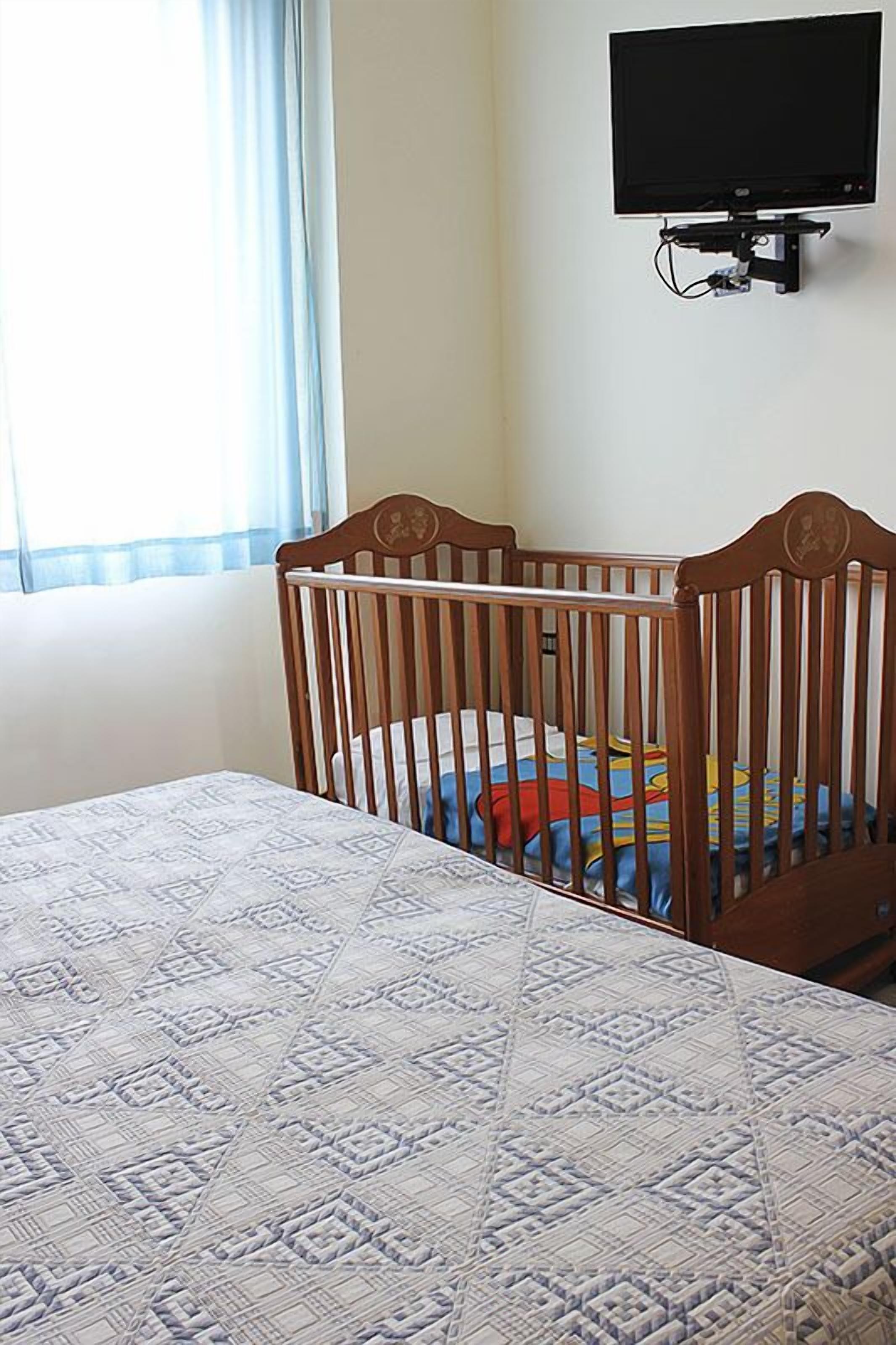 triple room | premium bedding, minibar, in-room safe, desk