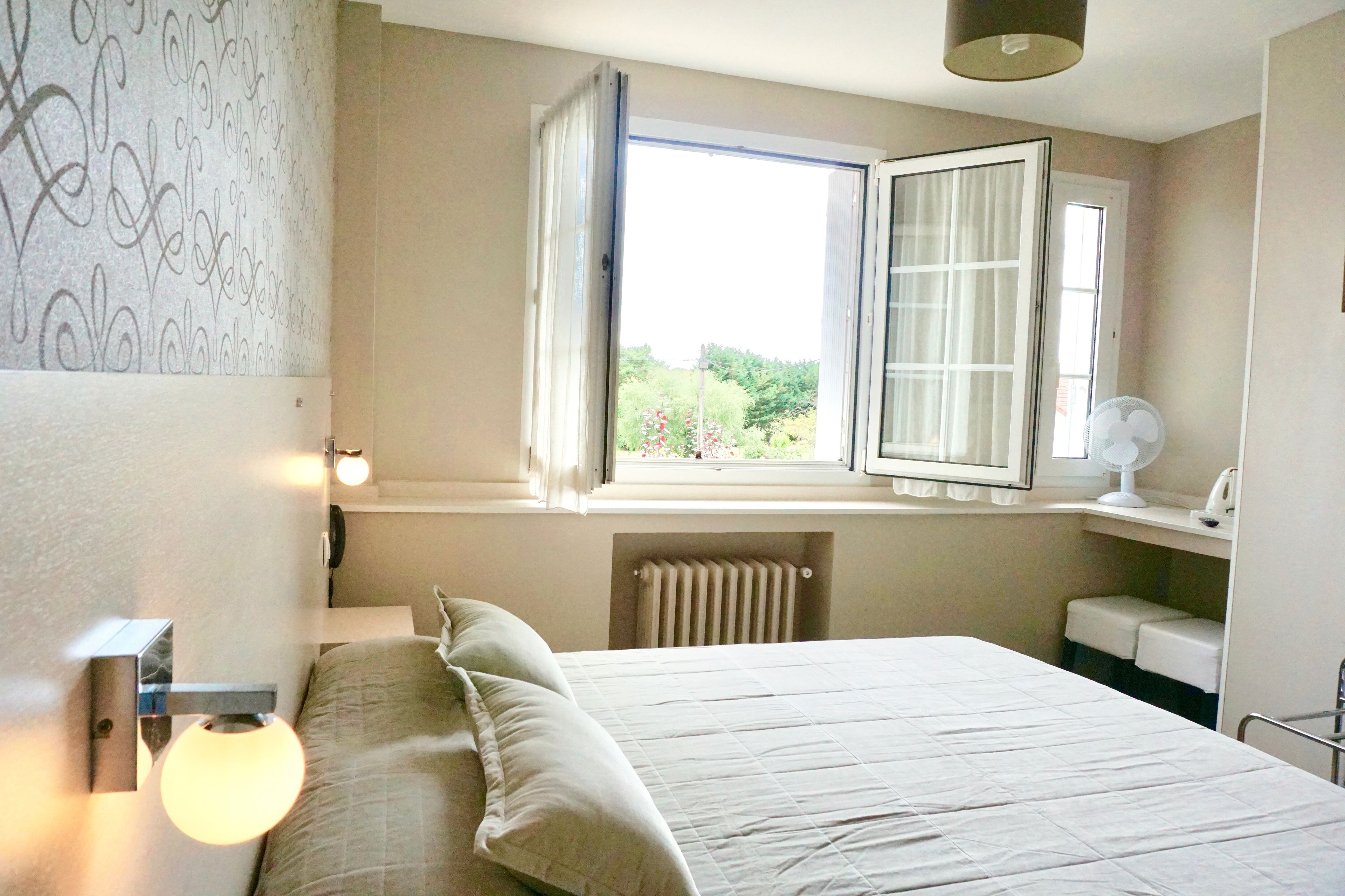 standard double room | 1 bedroom, desk, laptop workspace, iron/ironing board