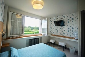 Desk, laptop workspace, iron/ironing board, free WiFi - Hôtel Clair Cottage (Chisseaux)