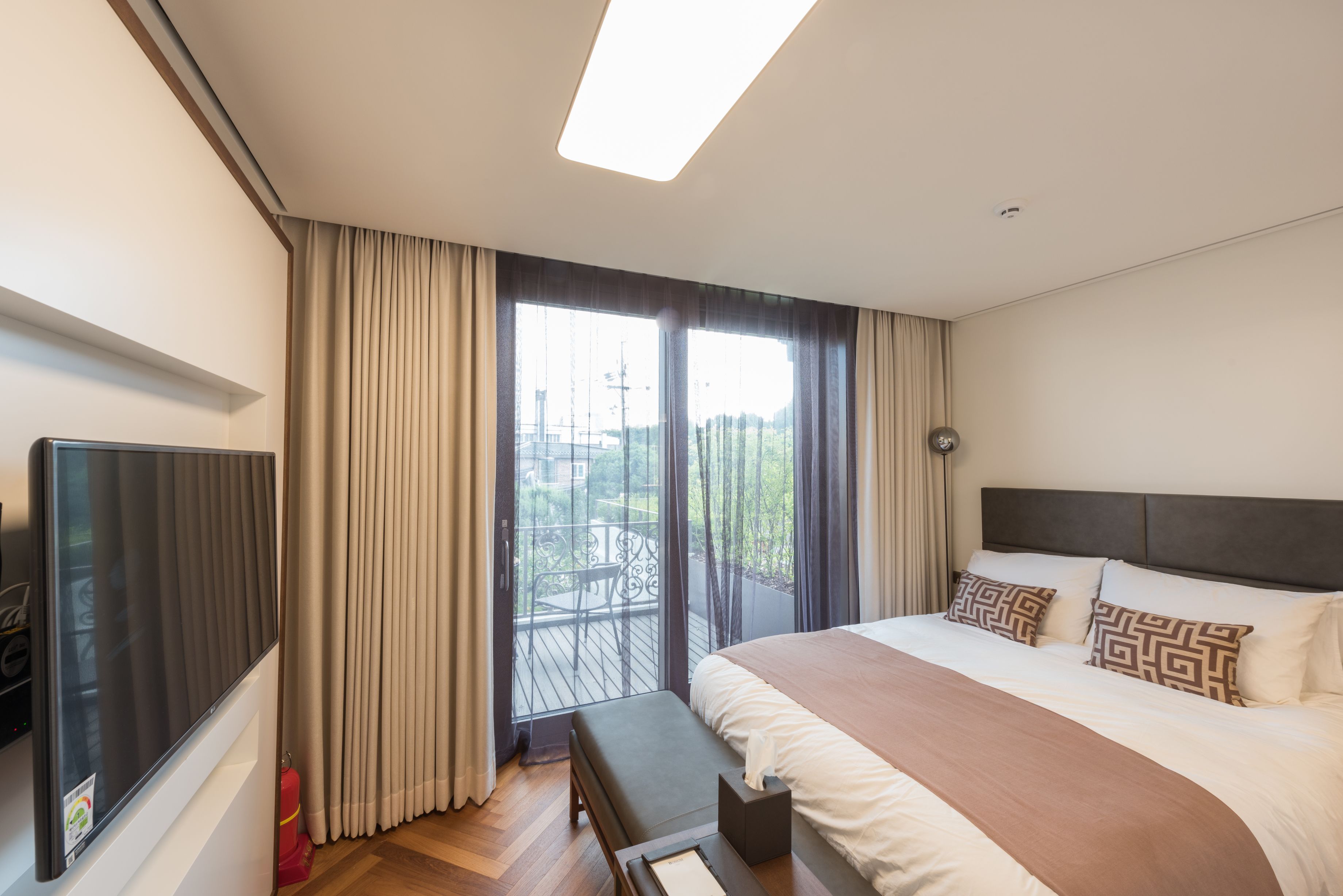 double room, balcony | in-room safe, blackout curtains, free wifi, bed sheets