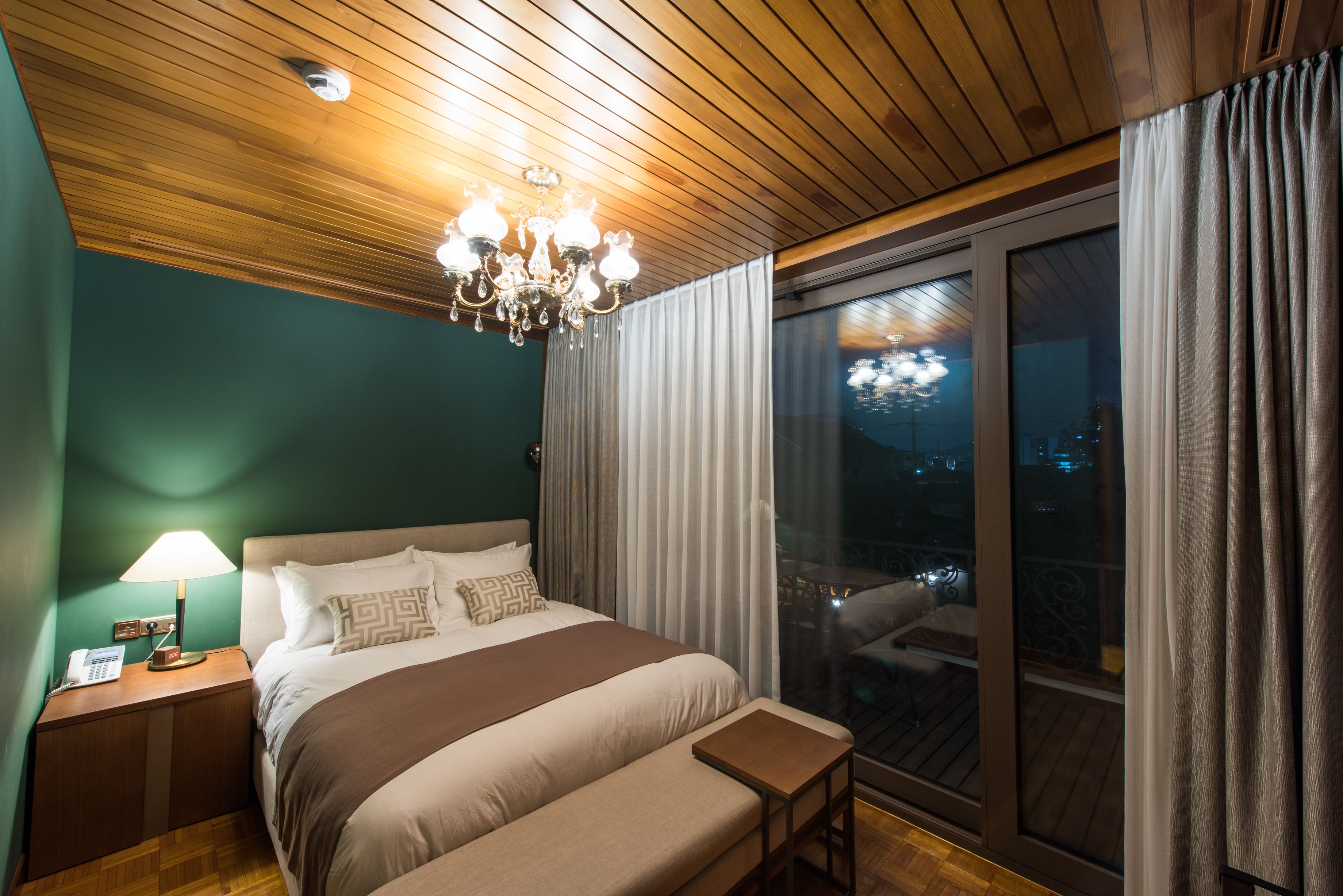 double room, balcony | in-room safe, blackout curtains, free wifi, bed sheets
