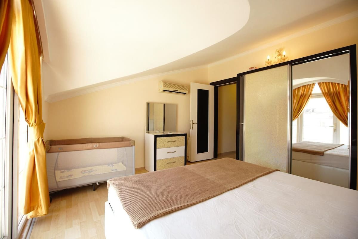2 camere, biancheria da letto di alta qualità, una cassaforte in camera