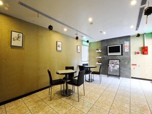 Dining - ZJ Motel (Hsinchu)
