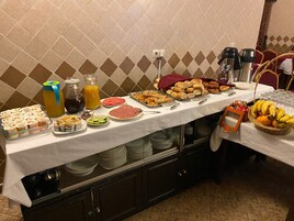 Desayuno continental incluido todos los días 