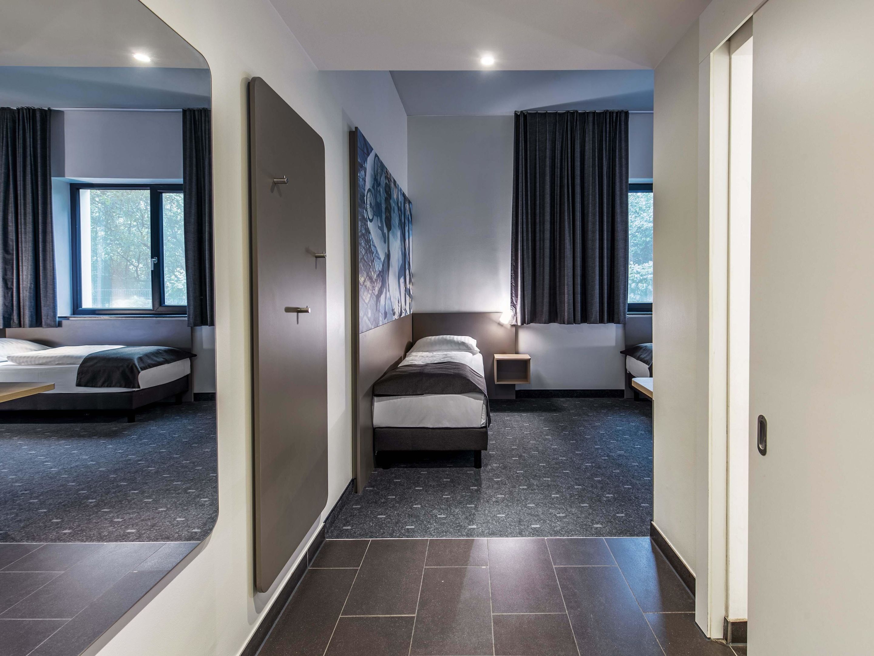 Skrivebord, lydisolert, wi-fi (inkludert) og sengetøy