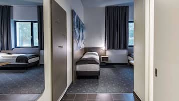 Skrivebord, lydisolert, wi-fi (inkludert) og sengetøy