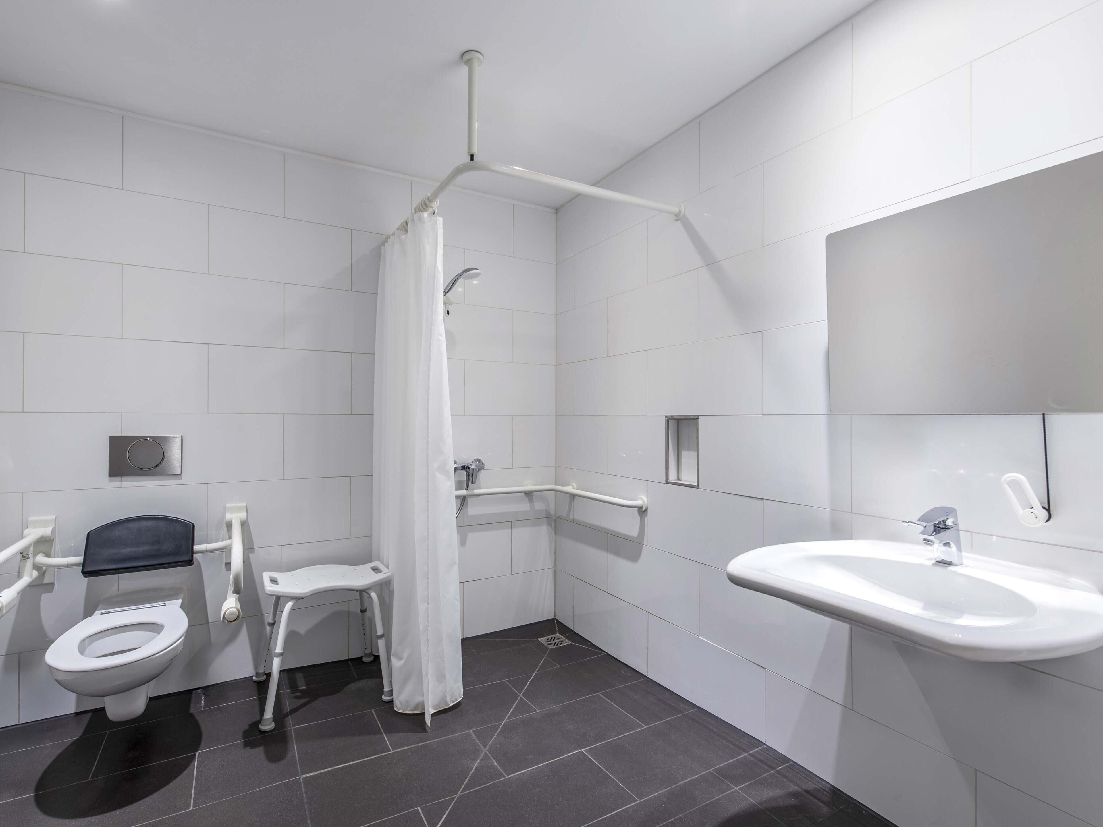 淋浴设施、免费洗浴用品、吹风机、毛巾