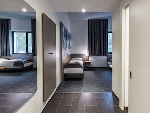 Bureau, chambres insonorisées, Wi-Fi gratuit, draps fournis