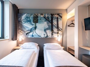 Twin Room | 1 bedroom, desk, soundproofing, free WiFi