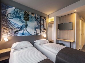 Habitación con 2 camas individuales | Escritorio, insonorización, wifi gratis y ropa de cama 