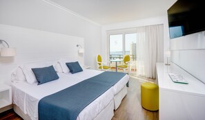 Cortinas blackout, wifi gratis y ropa de cama 