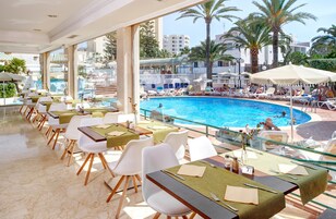 Breakfast and dinner served