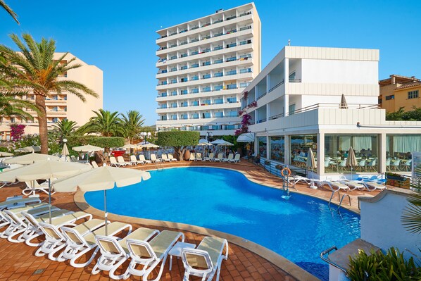 Outdoor pool, open 10:00 AM to 6:00 PM, pool umbrellas, pool loungers