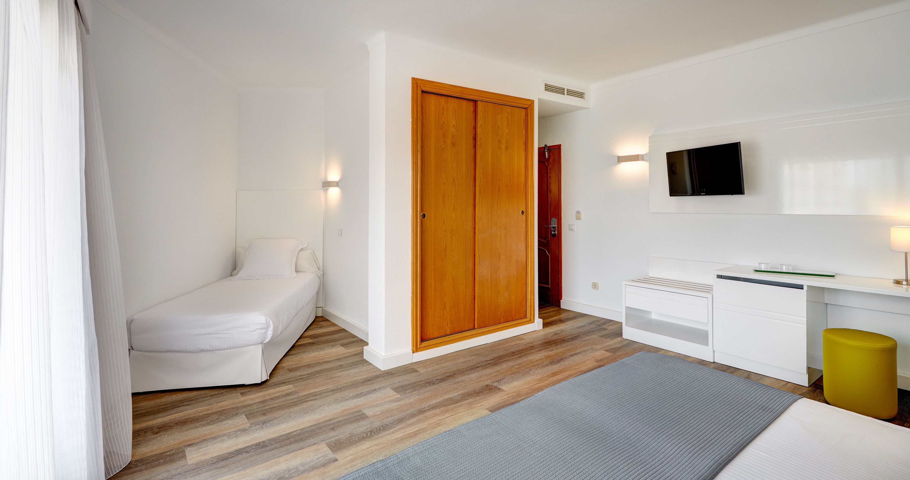 double room, balcony | 1 bedroom, blackout curtains, free wifi, bed sheets