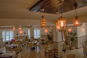 Breakfast, lunch, dinner served; international cuisine 