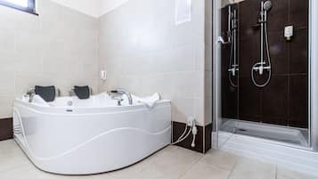 Bañera de hidromasaje privada