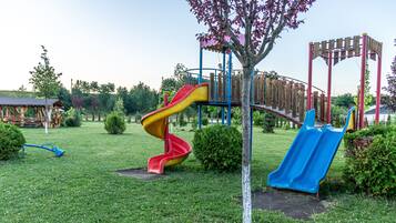 Children’s play area – outdoor