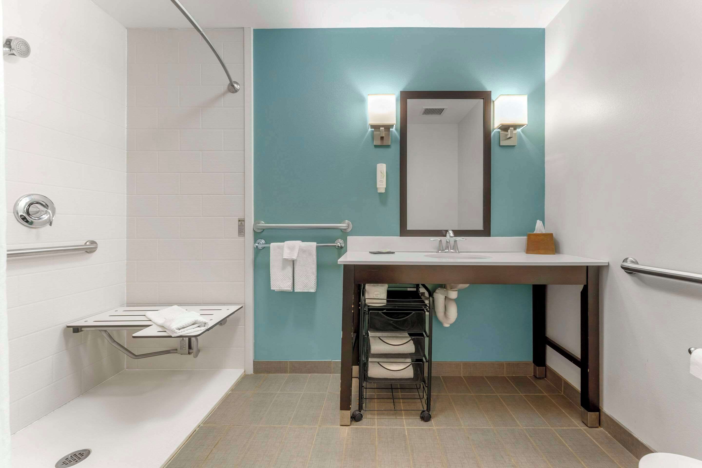 room, 1 king bed, hearing accessible, non smoking | bathroom | free toiletries, hair dryer, towels, soap