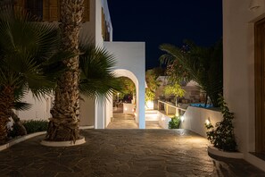 Exterior - Santorini Crystal Blue (Santorini)