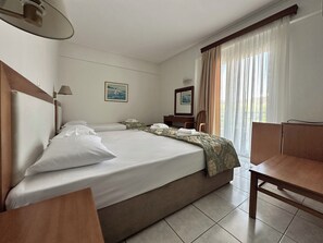 Tremannsrom | Safe på rommet, lydisolert, barnesenger (inkludert) og wi-fi (inkludert)