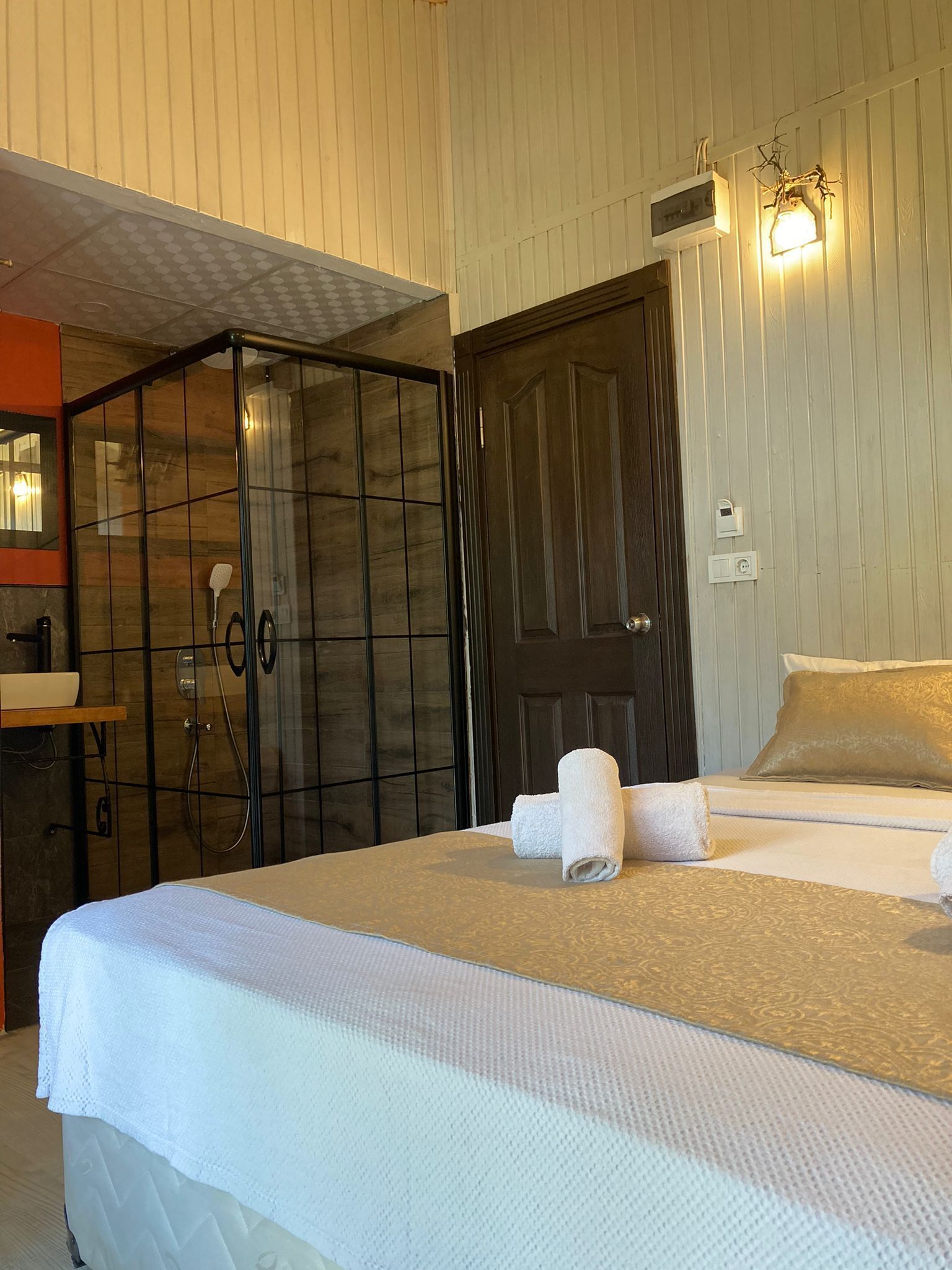 terrace bungalow | 1 bedroom, desk, laptop workspace, free wifi