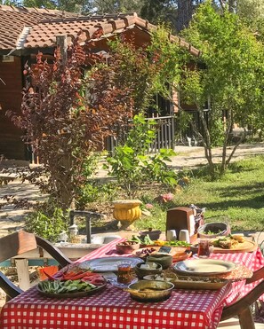 Breakfast, lunch and dinner served - Koala Bungalows (Kumluca)