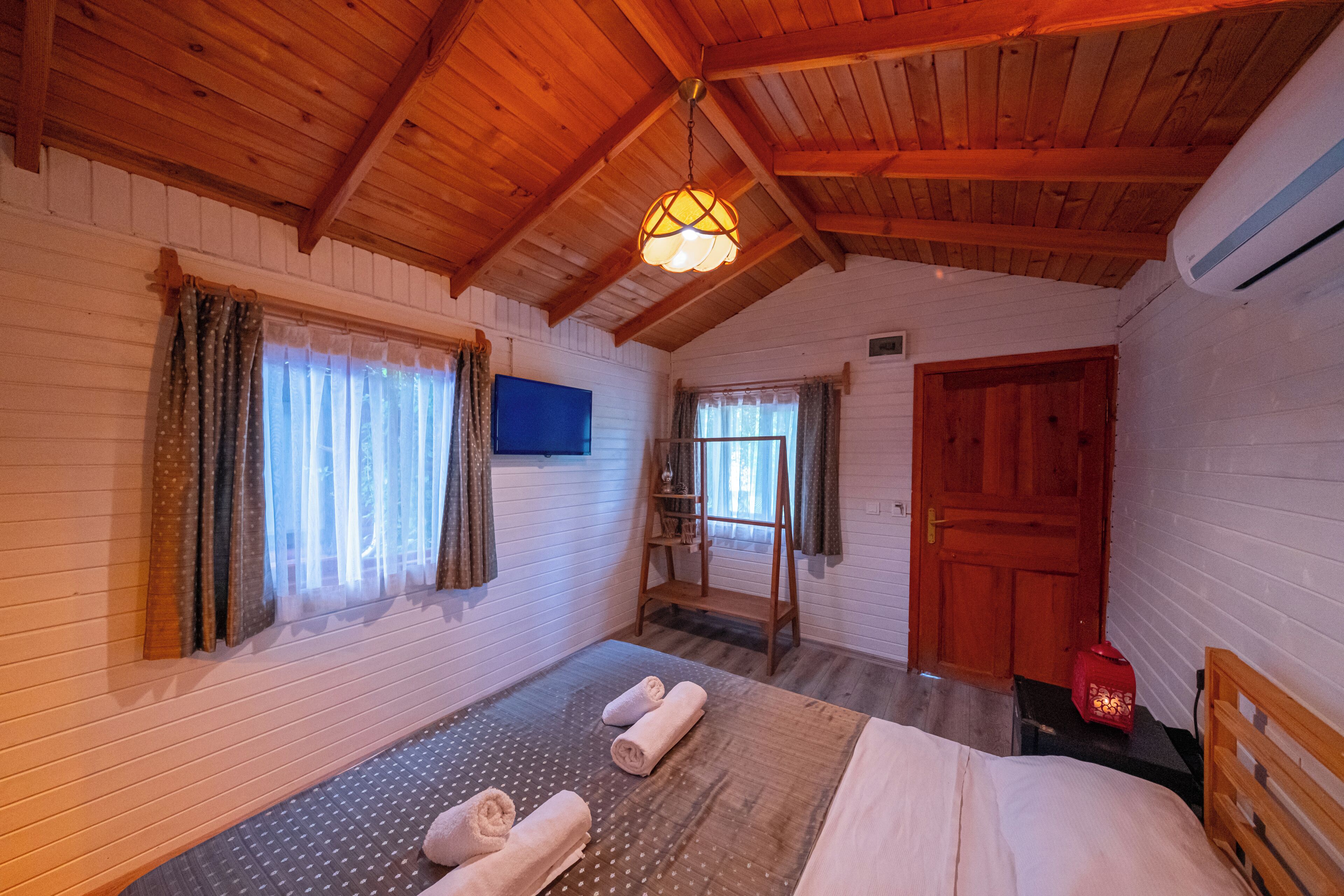 comfort bungalow double use | 1 bedroom, desk, laptop workspace, free wifi