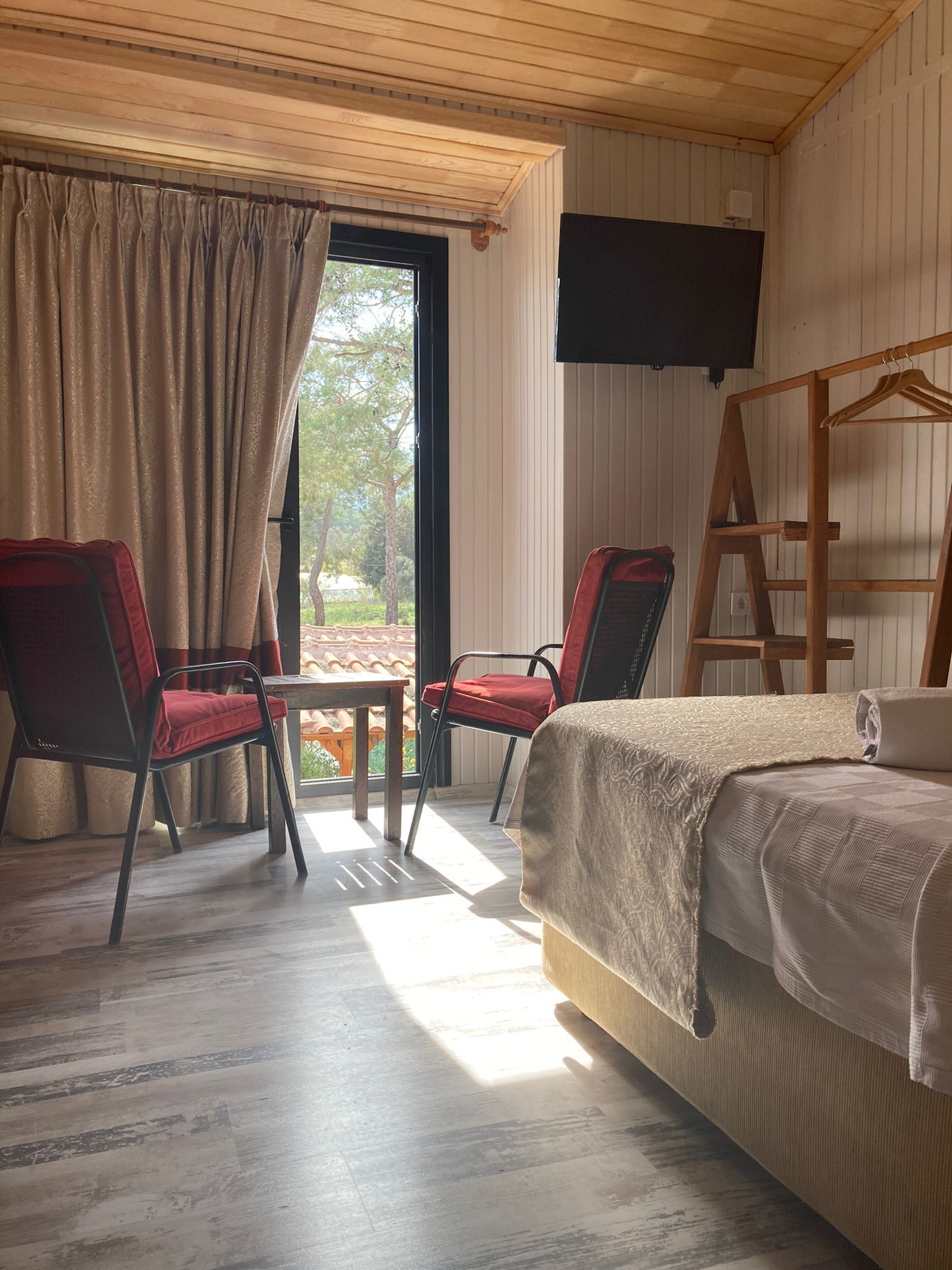 1 bedroom, desk, laptop workspace, free wifi