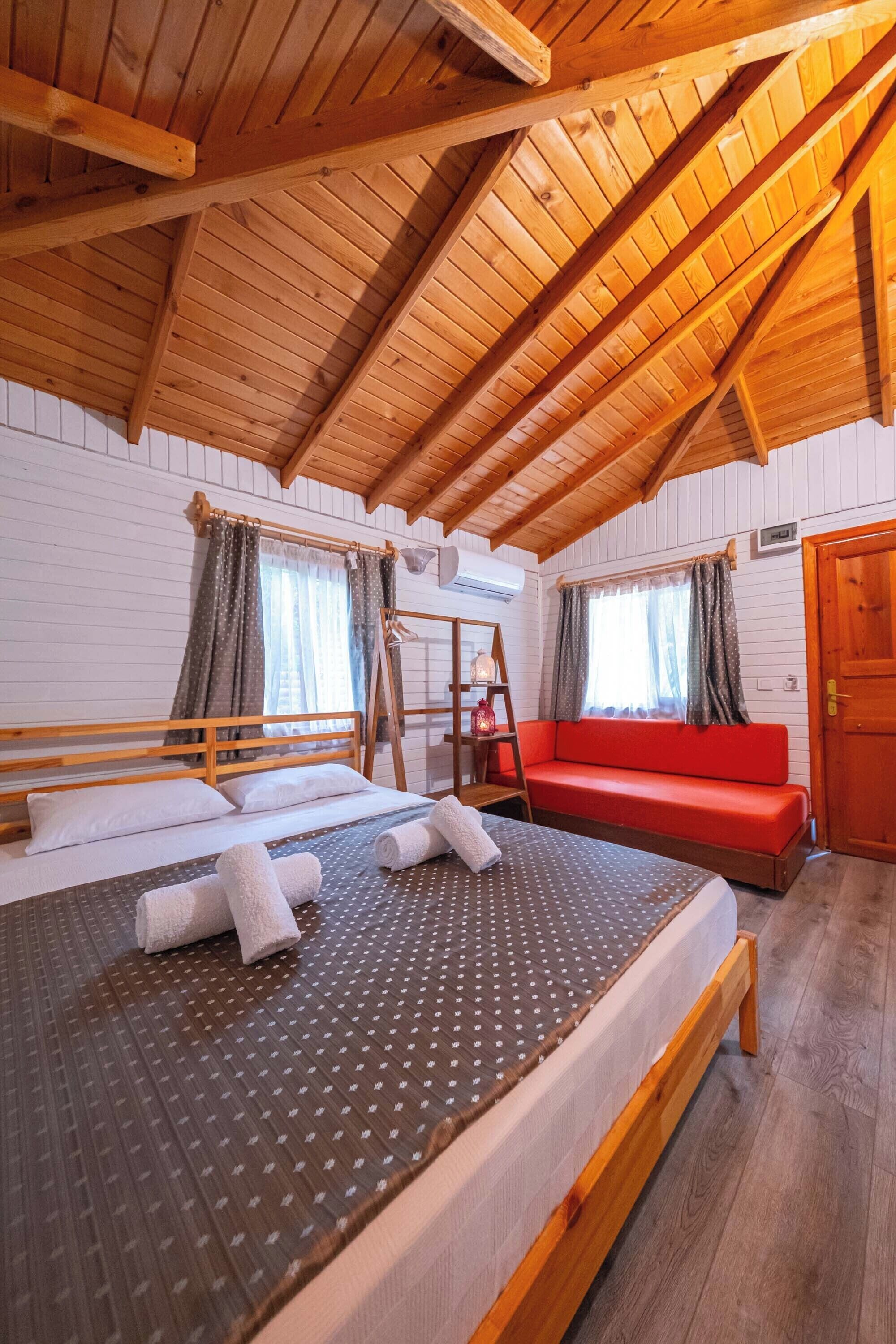 Escriptori, espai de treball apte per a portàtils i wifi gratuïta 