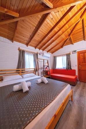 Desk, laptop workspace, free WiFi, bed sheets