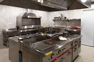 Breakfast, lunch and dinner served