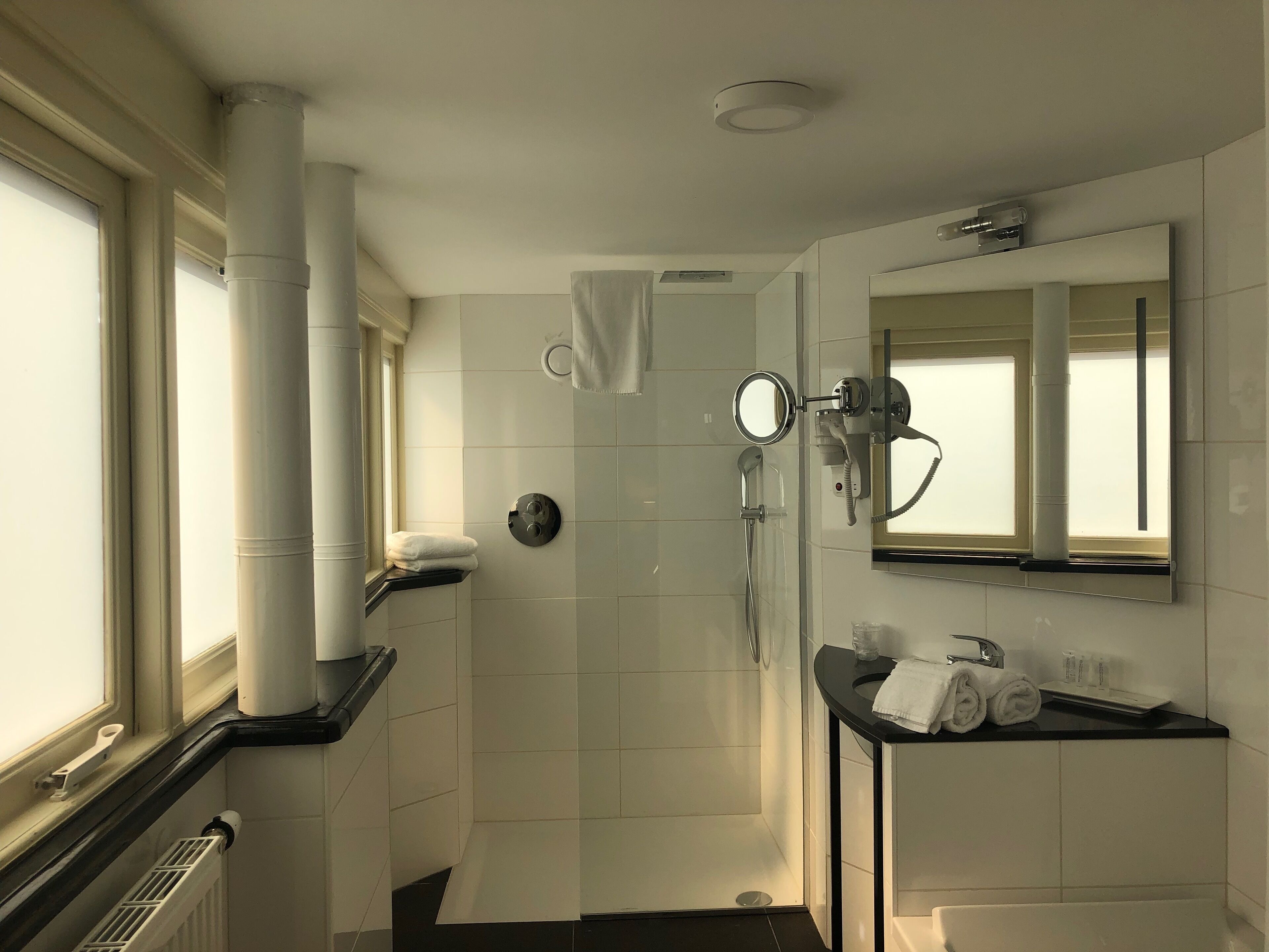 City Suite, Accessible Bathtub, Balcony | Bathroom | Designer toiletries, hair dryer, bathrobes, towels