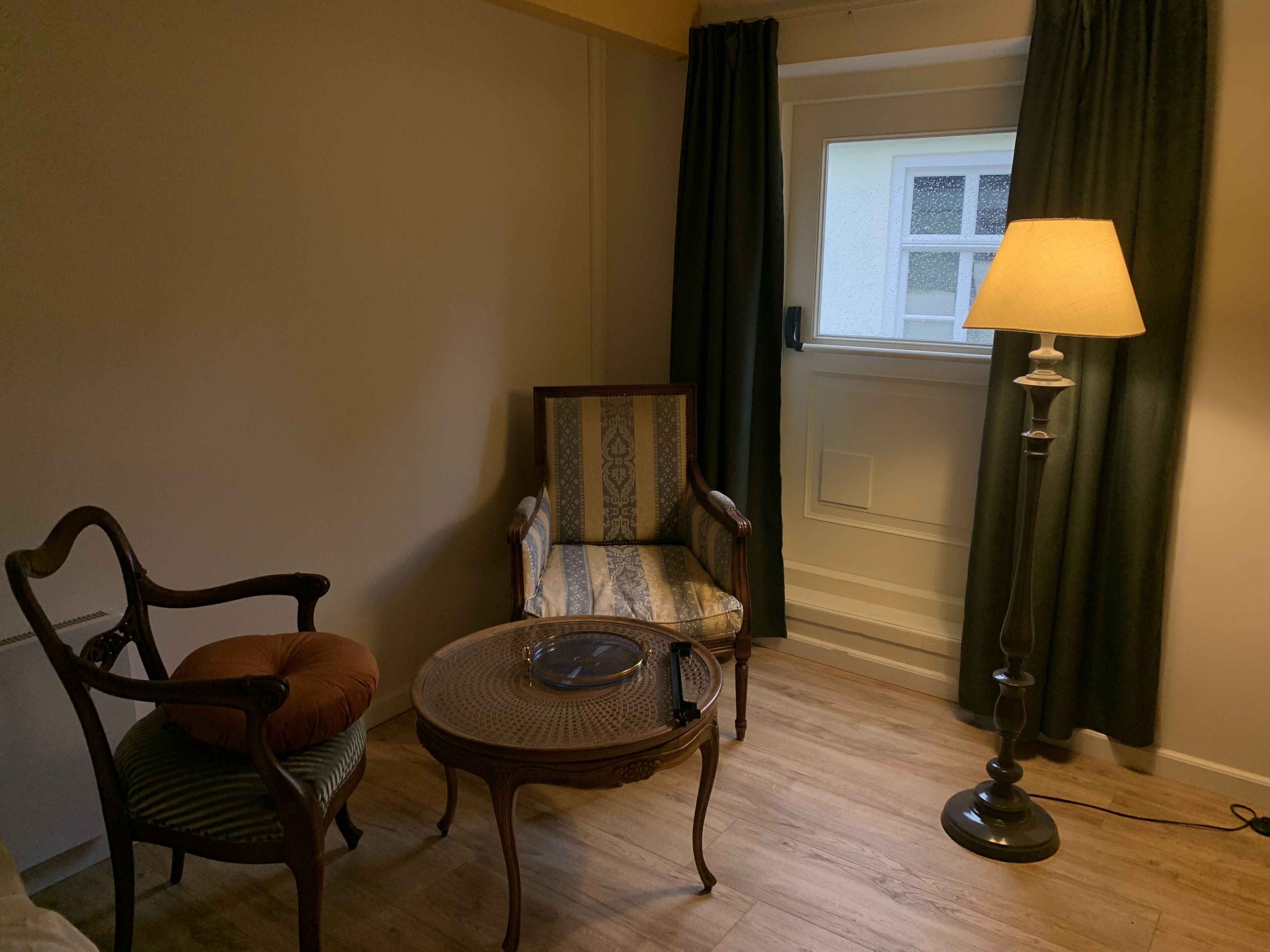 deluxe suite, 2 single beds | in-room safe, individually decorated, individually furnished
